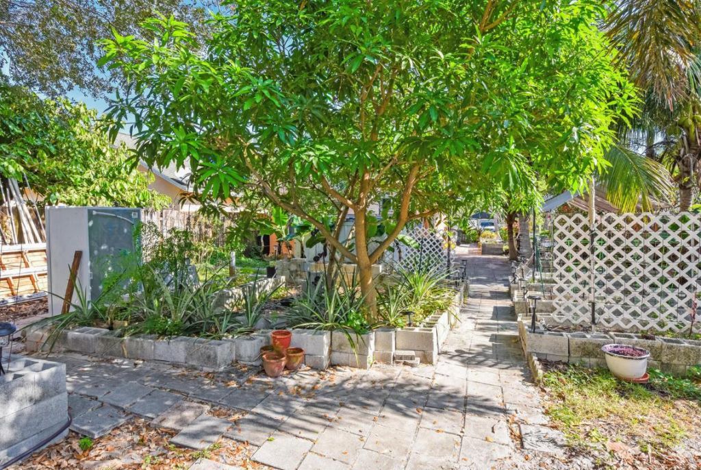 317 N D Street E, Lake Worth Beach, FL 33460 Photo