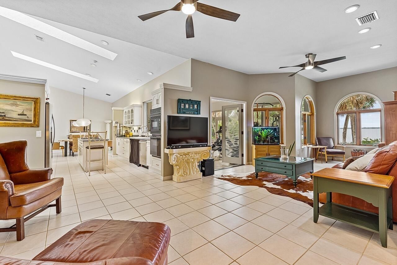 8601 S Ocean Drive, Jensen Beach, FL 34957 Photo