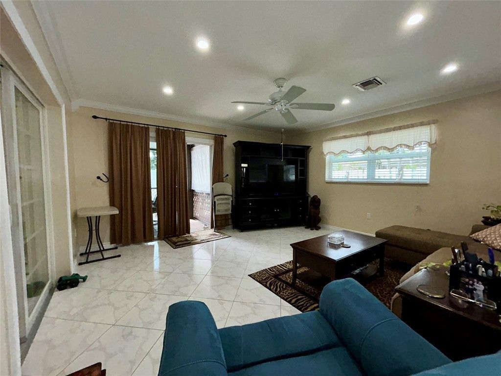 5971 NE 6th Avenue, Fort Lauderdale, FL 33334 Photo