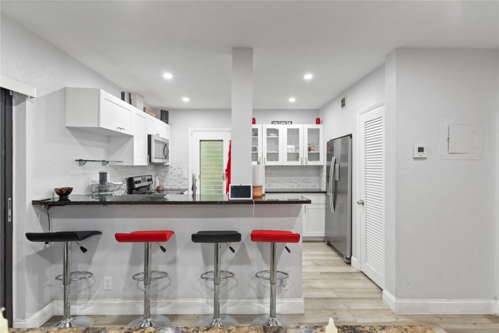 6060 S Falls Circle Drive, Unit 218, Lauderhill, FL 33319 Photo