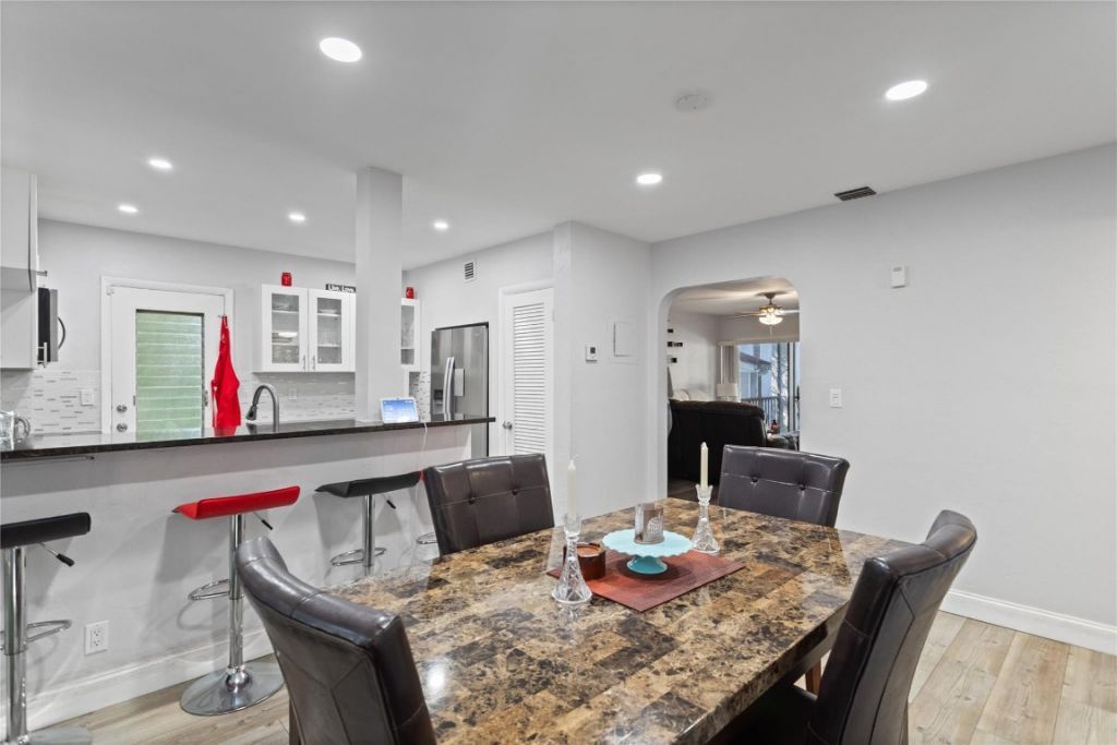 6060 S Falls Circle Drive, Unit 218, Lauderhill, FL 33319 Photo