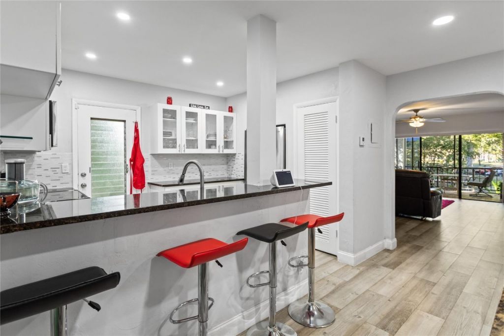 6060 S Falls Circle Drive, Unit 218, Lauderhill, FL 33319 Photo