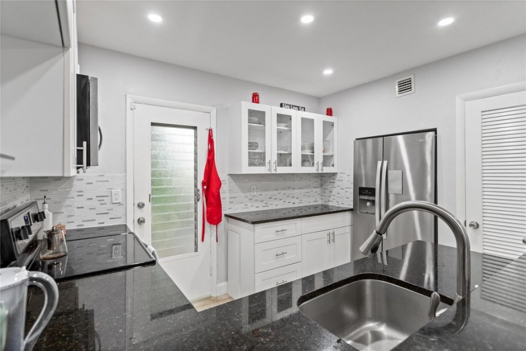 6060 S Falls Circle Drive, Unit 218, Lauderhill, FL 33319 Photo