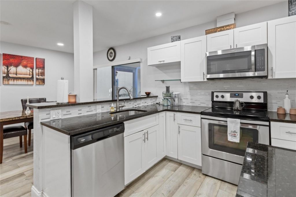 6060 S Falls Circle Drive, Unit 218, Lauderhill, FL 33319 Photo