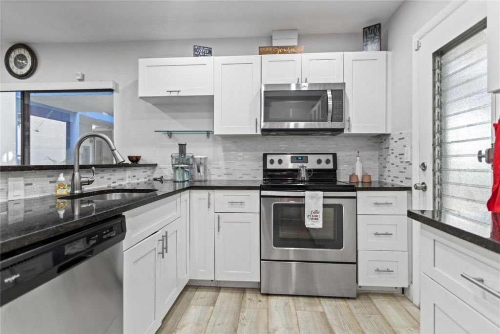 6060 S Falls Circle Drive, Unit 218, Lauderhill, FL 33319 Photo