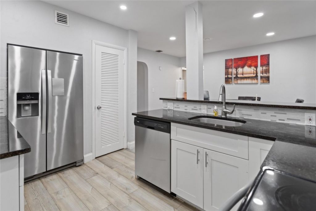 6060 S Falls Circle Drive, Unit 218, Lauderhill, FL 33319 Photo