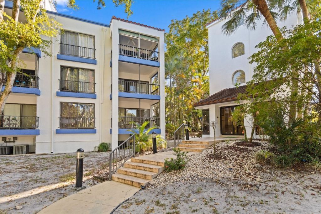 6060 S Falls Circle Drive, Unit 218, Lauderhill, FL 33319 Photo