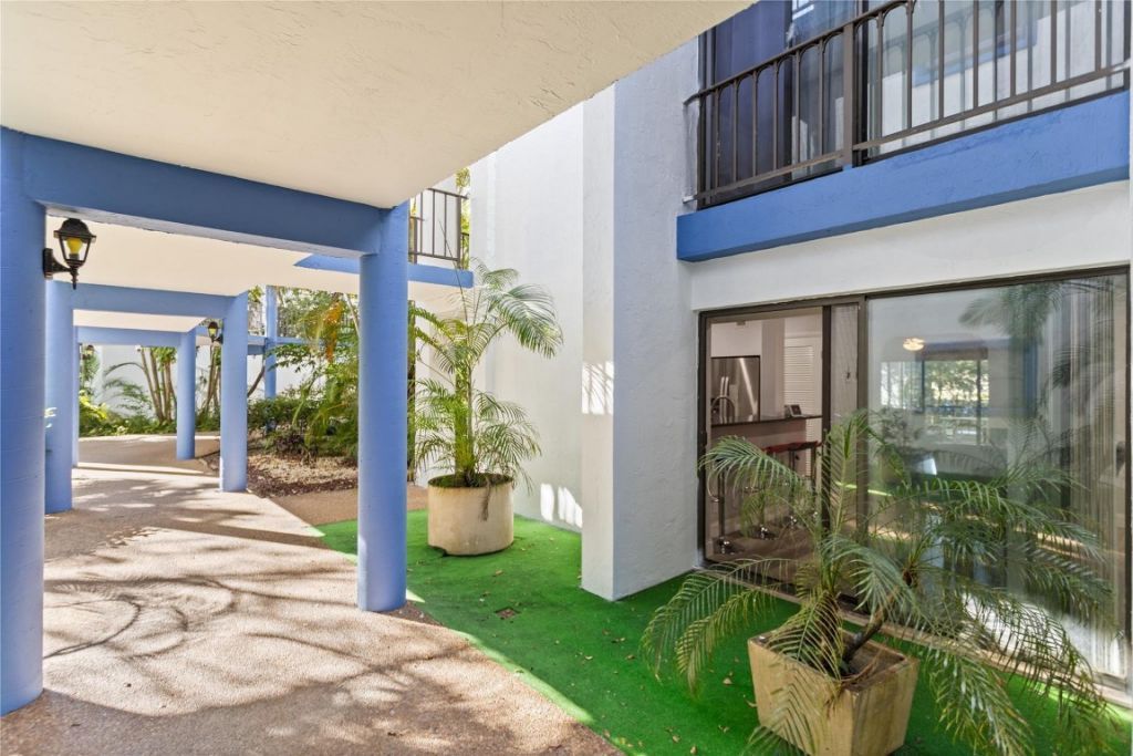 6060 S Falls Circle Drive, Unit 218, Lauderhill, FL 33319 Photo