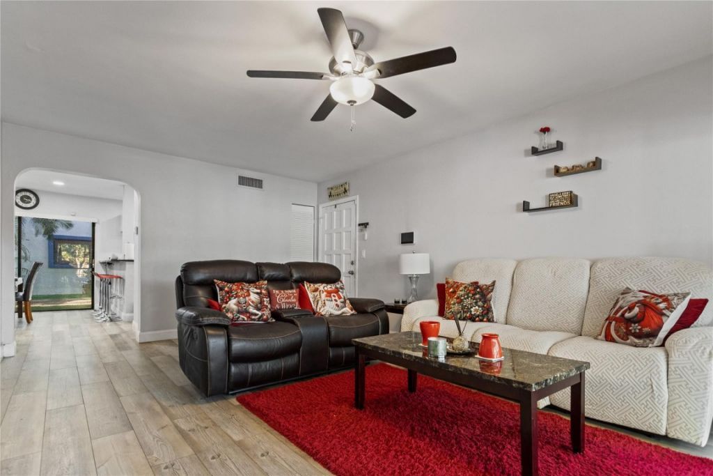 6060 S Falls Circle Drive, Unit 218, Lauderhill, FL 33319 Photo