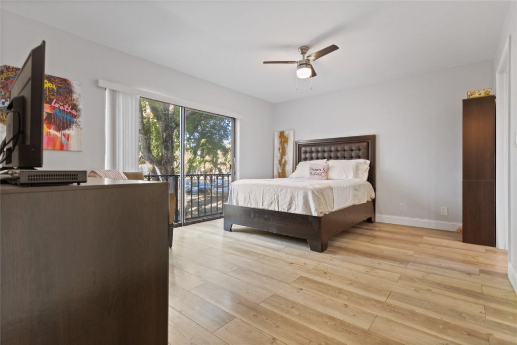 6060 S Falls Circle Drive, Unit 218, Lauderhill, FL 33319 Photo