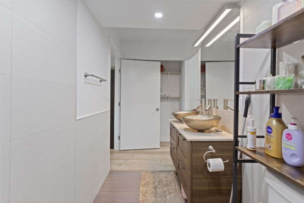 6060 S Falls Circle Drive, Unit 218, Lauderhill, FL 33319 Photo