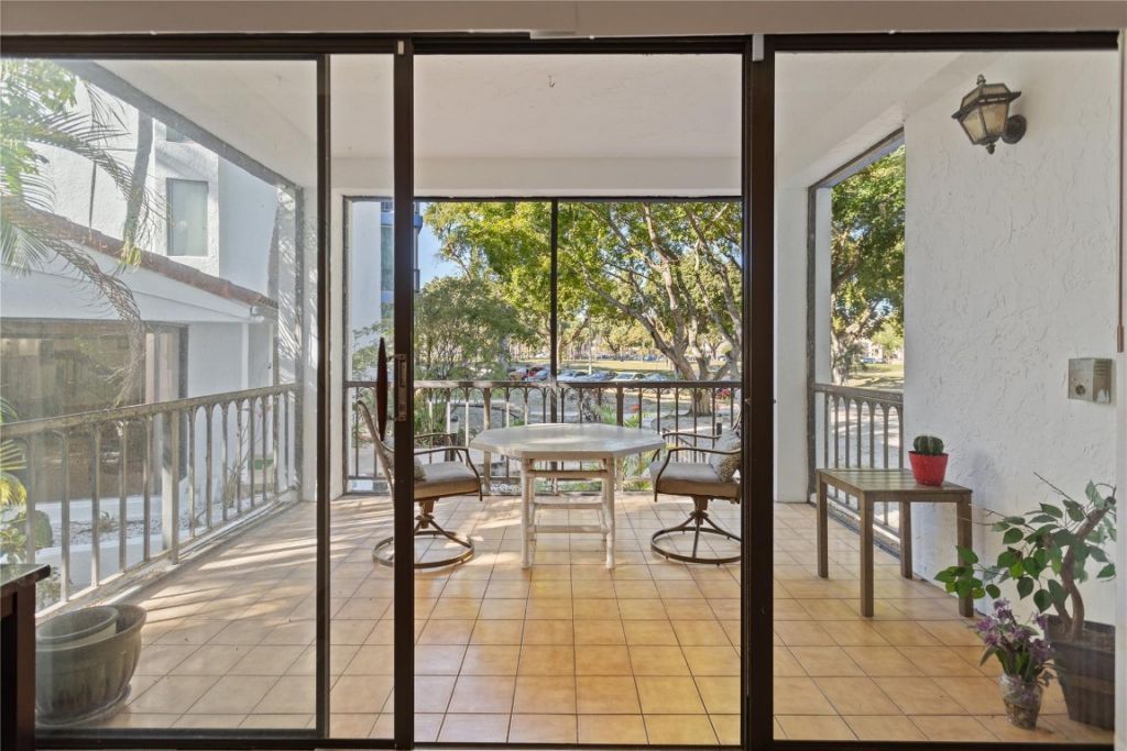 6060 S Falls Circle Drive, Unit 218, Lauderhill, FL 33319 Photo