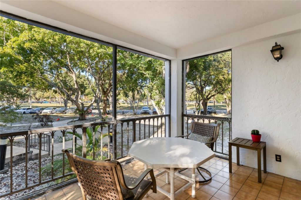 6060 S Falls Circle Drive, Unit 218, Lauderhill, FL 33319 Photo