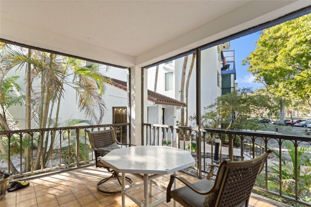 6060 S Falls Circle Drive, Unit 218, Lauderhill, FL 33319 Photo