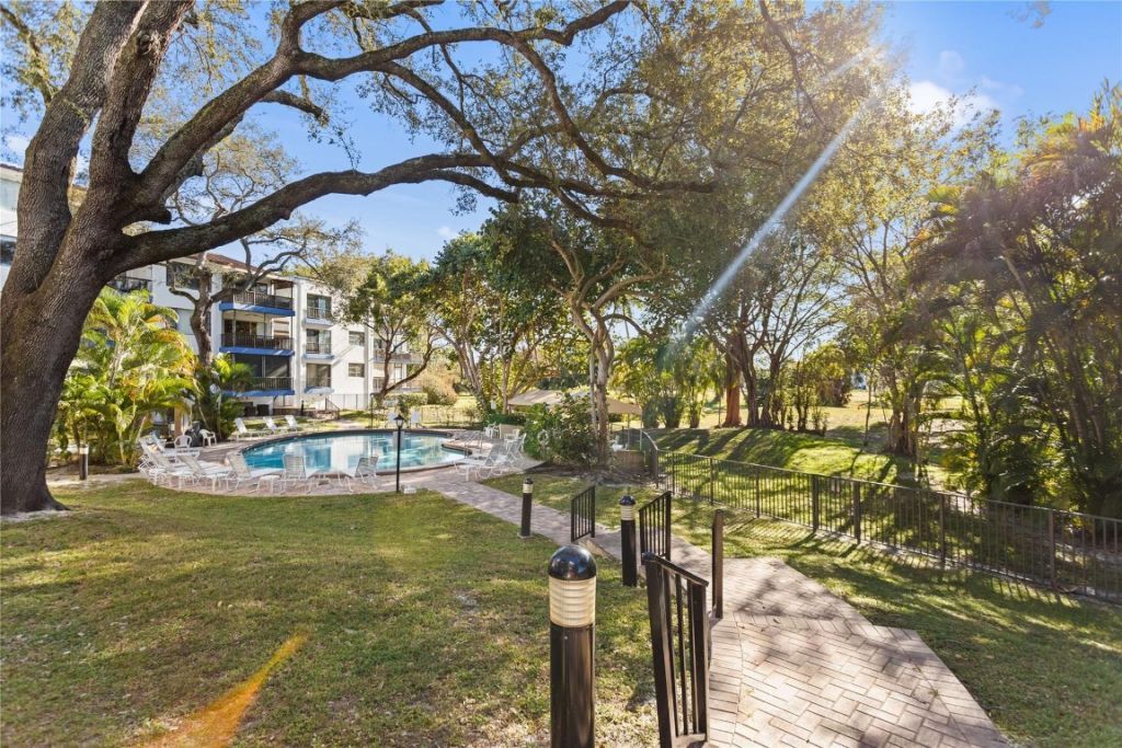 6060 S Falls Circle Drive, Unit 218, Lauderhill, FL 33319 Photo