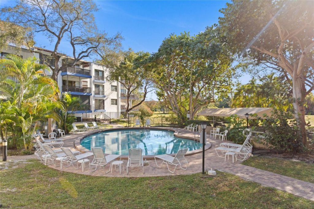 6060 S Falls Circle Drive, Unit 218, Lauderhill, FL 33319 Photo