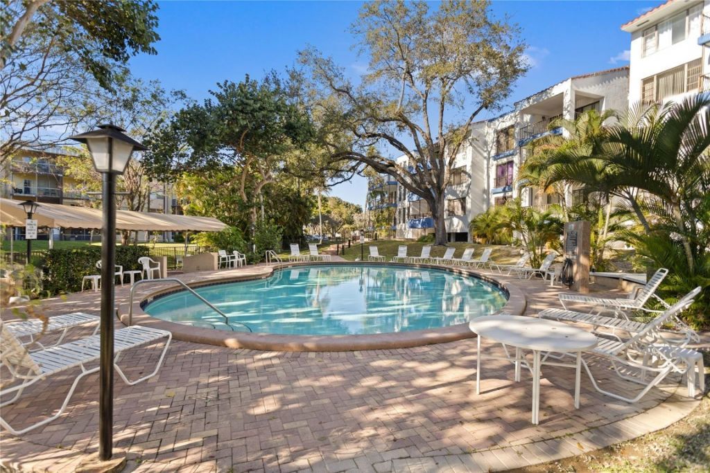 6060 S Falls Circle Drive, Unit 218, Lauderhill, FL 33319 Photo