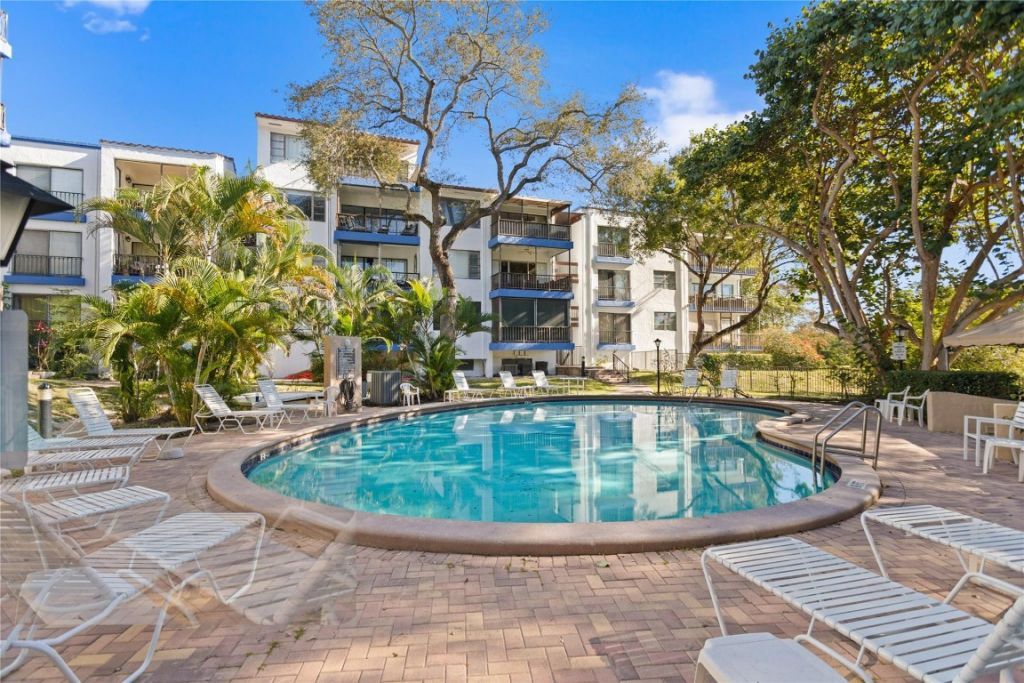 6060 S Falls Circle Drive, Unit 218, Lauderhill, FL 33319 Photo