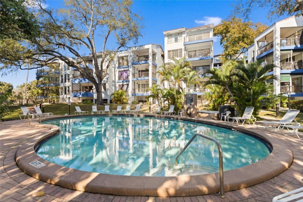 6060 S Falls Circle Drive, Unit 218, Lauderhill, FL 33319 Photo