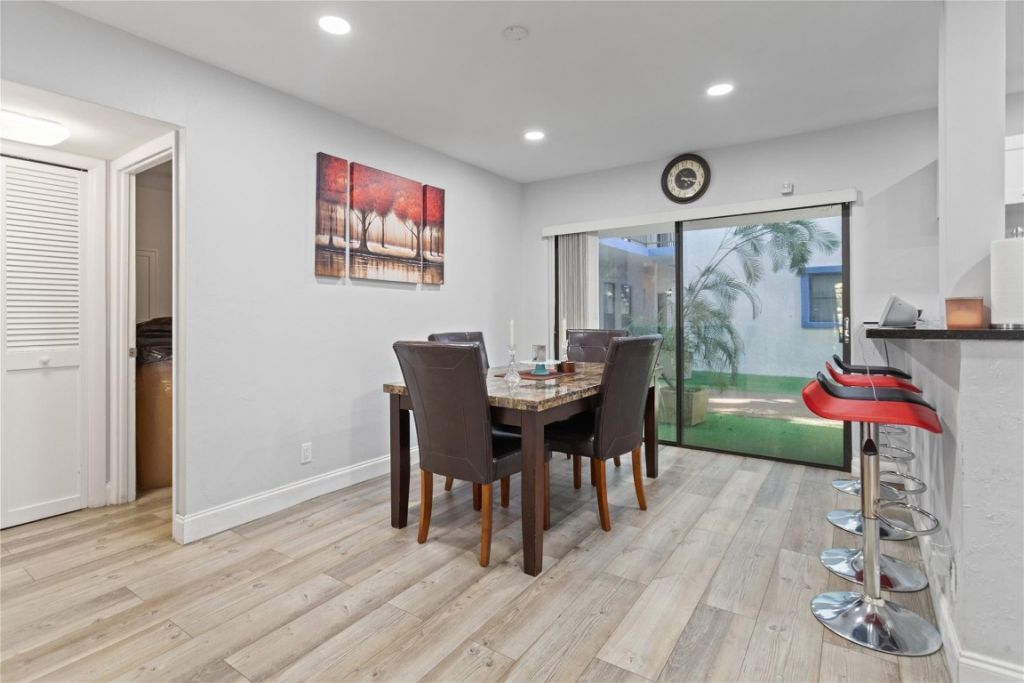 6060 S Falls Circle Drive, Unit 218, Lauderhill, FL 33319 Photo