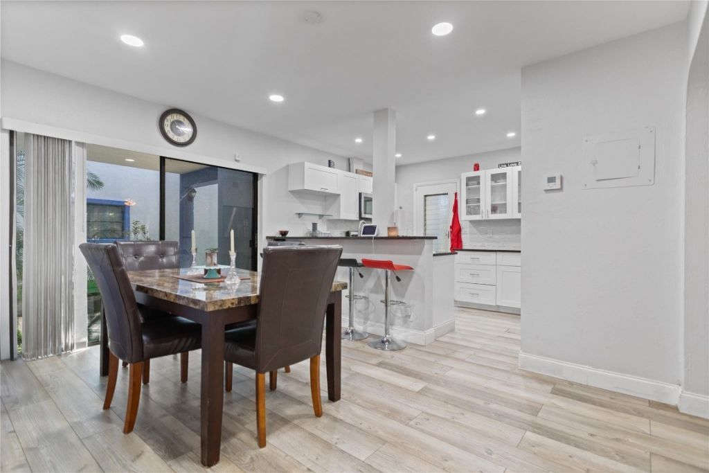 6060 S Falls Circle Drive, Unit 218, Lauderhill, FL 33319 Photo