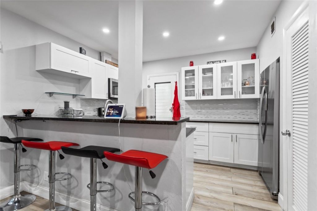 6060 S Falls Circle Drive, Unit 218, Lauderhill, FL 33319 Photo