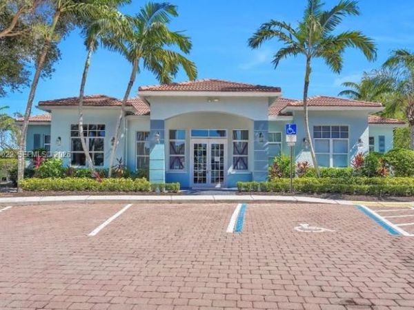 1942 Alamanda Way , Riviera Beach, FL 33404