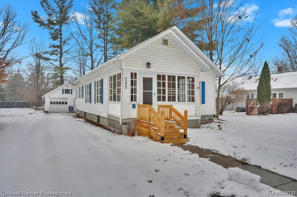 205 Ferry Street, Corunna, MI 48817 Main Photo