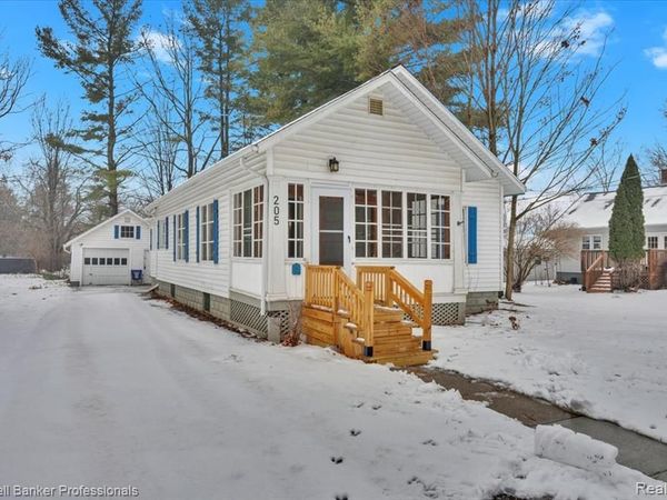 205 Ferry Street, Corunna, MI 48817