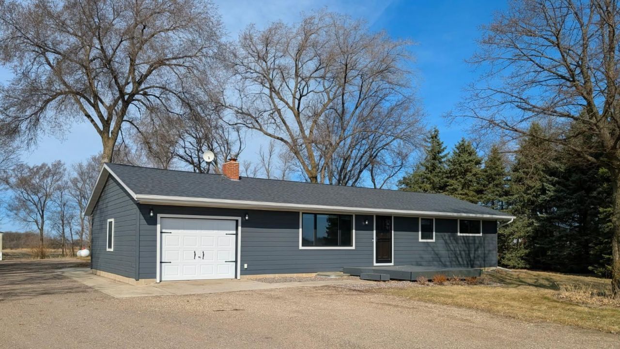 6005 30th Avenue SW, Montevideo, MN 56265