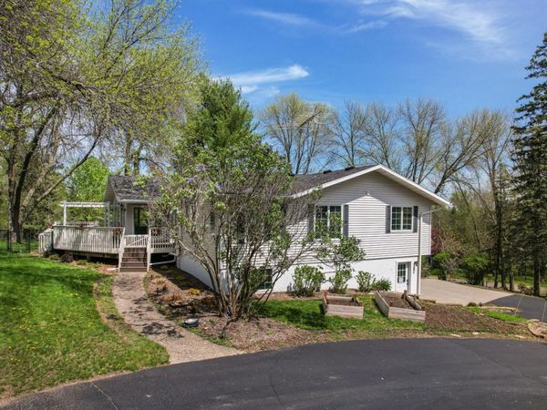 2211 Lenwood Drive SW, Rochester, MN 55902