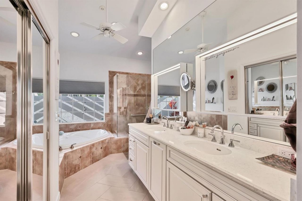 4305 Highland Oaks Circle, Sarasota, FL 34235 Photo