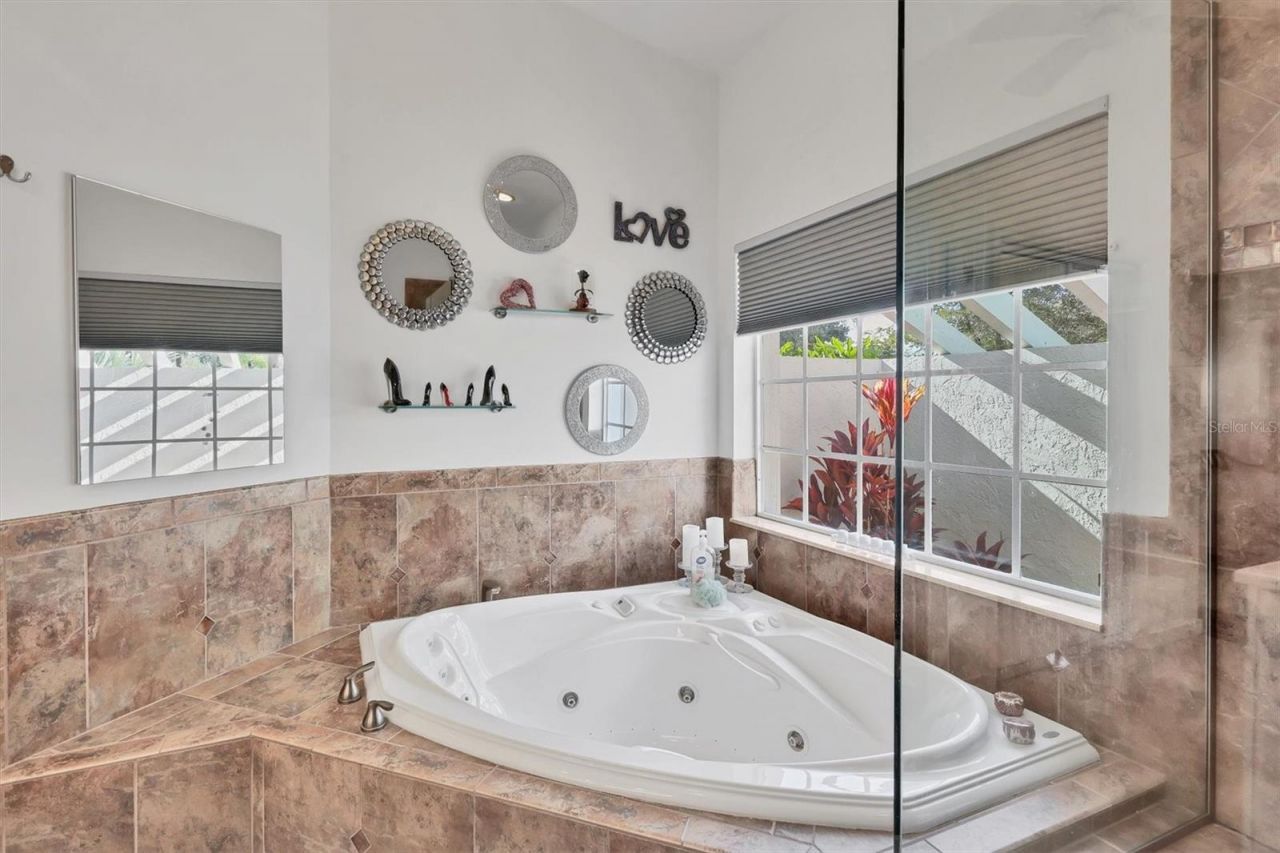 4305 Highland Oaks Circle, Sarasota, FL 34235 Photo