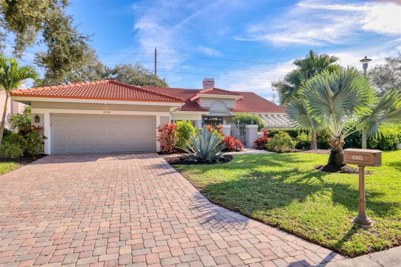 4305 Highland Oaks Circle, Sarasota, FL 34235 Photo