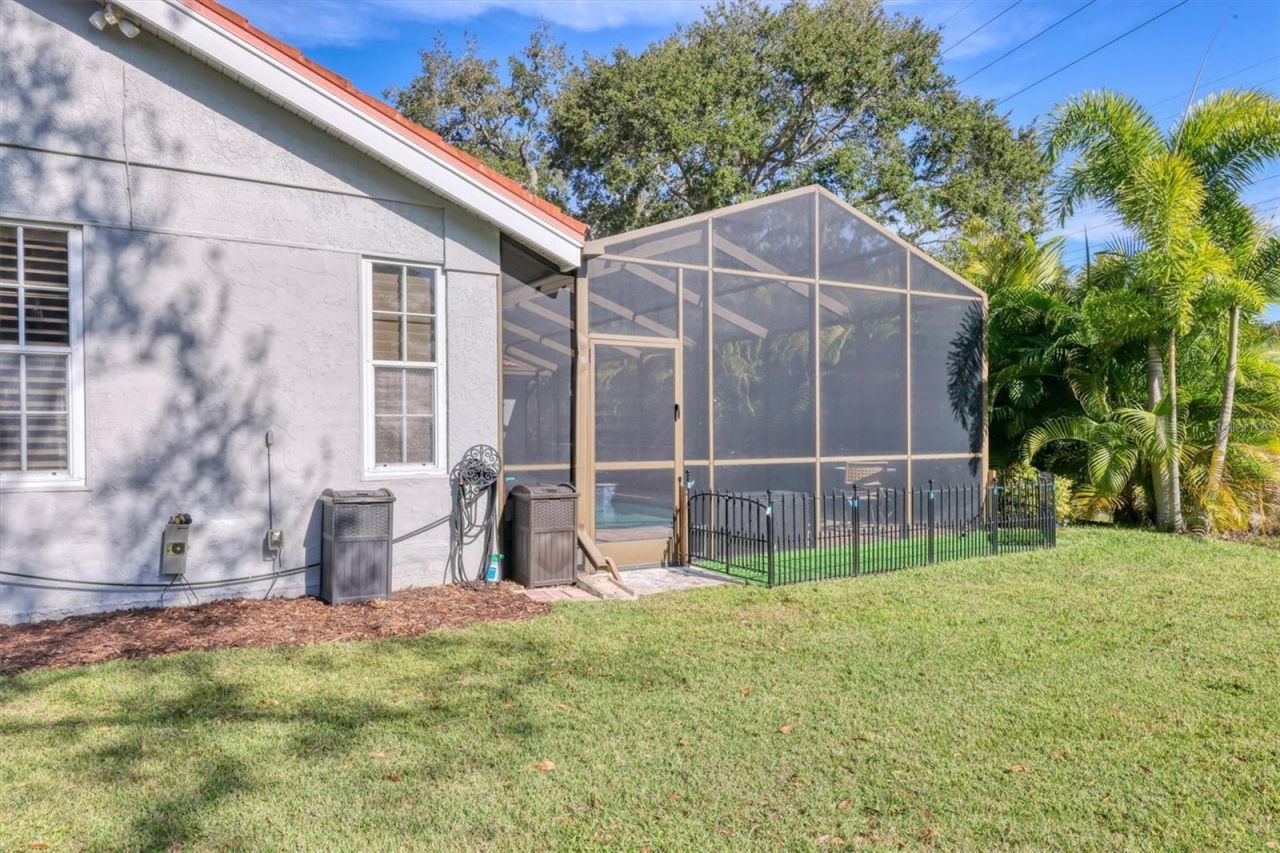 4305 Highland Oaks Circle, Sarasota, FL 34235 Photo