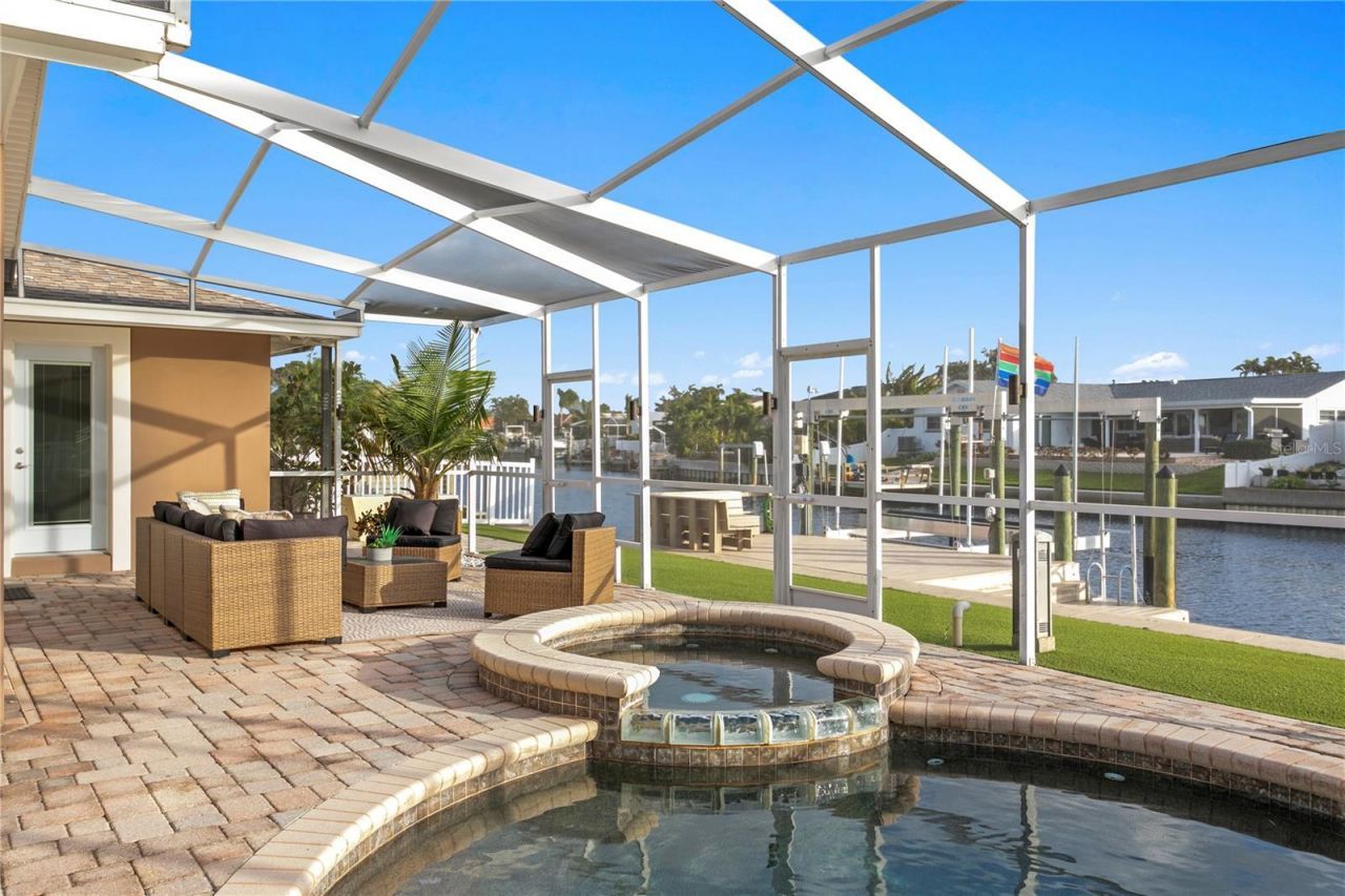 1320 52nd Avenue Ne, Saint Petersburg, FL 33703 Photo