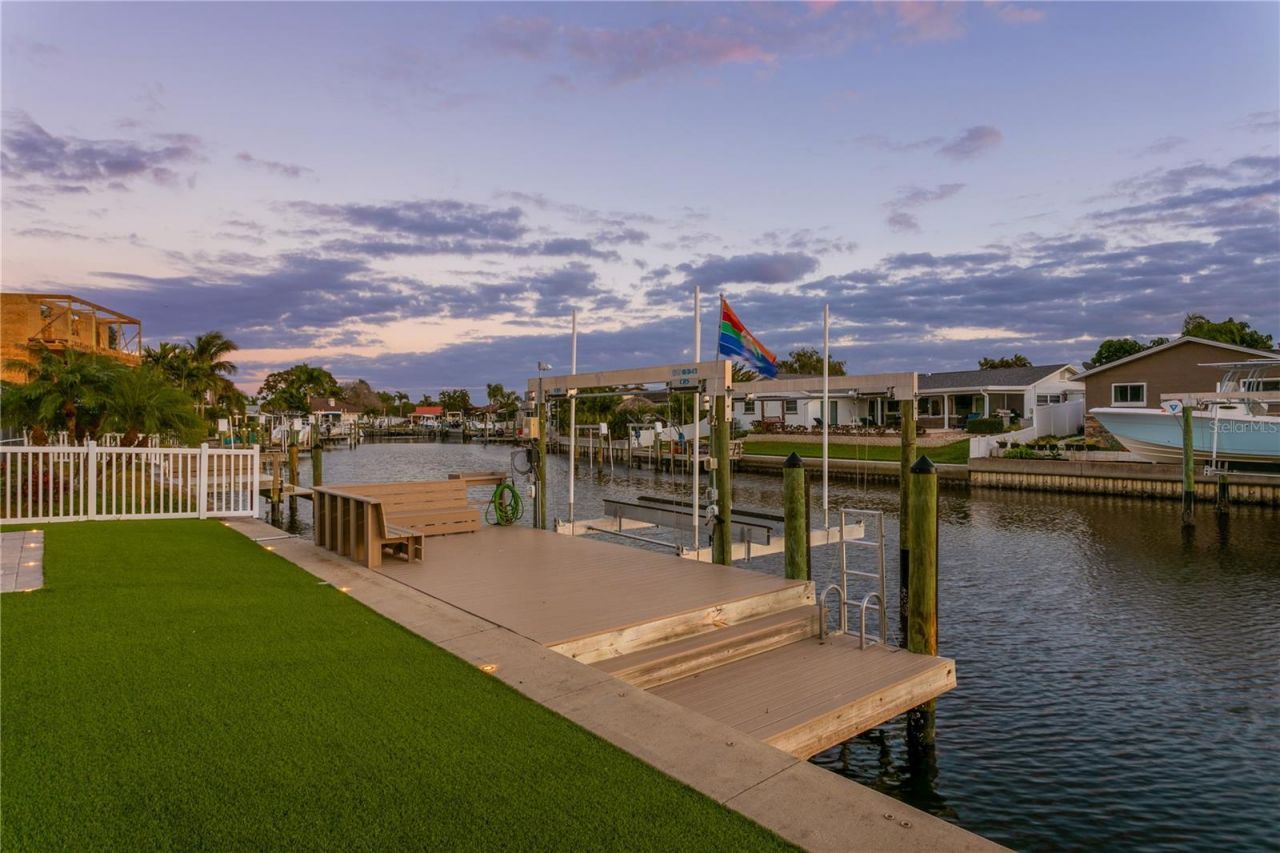 1320 52nd Avenue Ne, Saint Petersburg, FL 33703 Photo