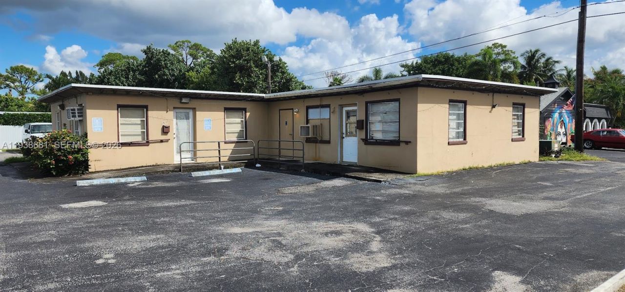 3801 N 10th Ave N, Palm Springs, FL 33461 Photo