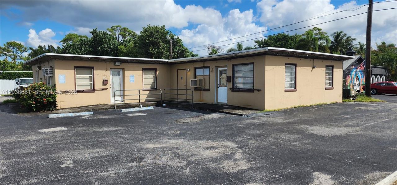 3801 N 10th Ave N, Palm Springs, FL 33461 Photo