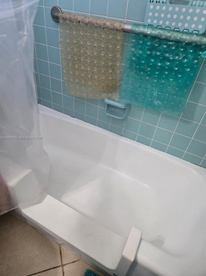 16801 NE 13th Ave, Unit 210, Miami, FL 33162 Photo