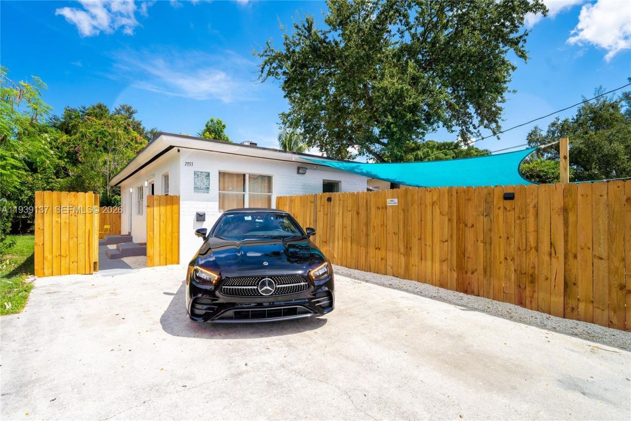 7031 NW 6th Ct, Miami, FL 33150 Photo