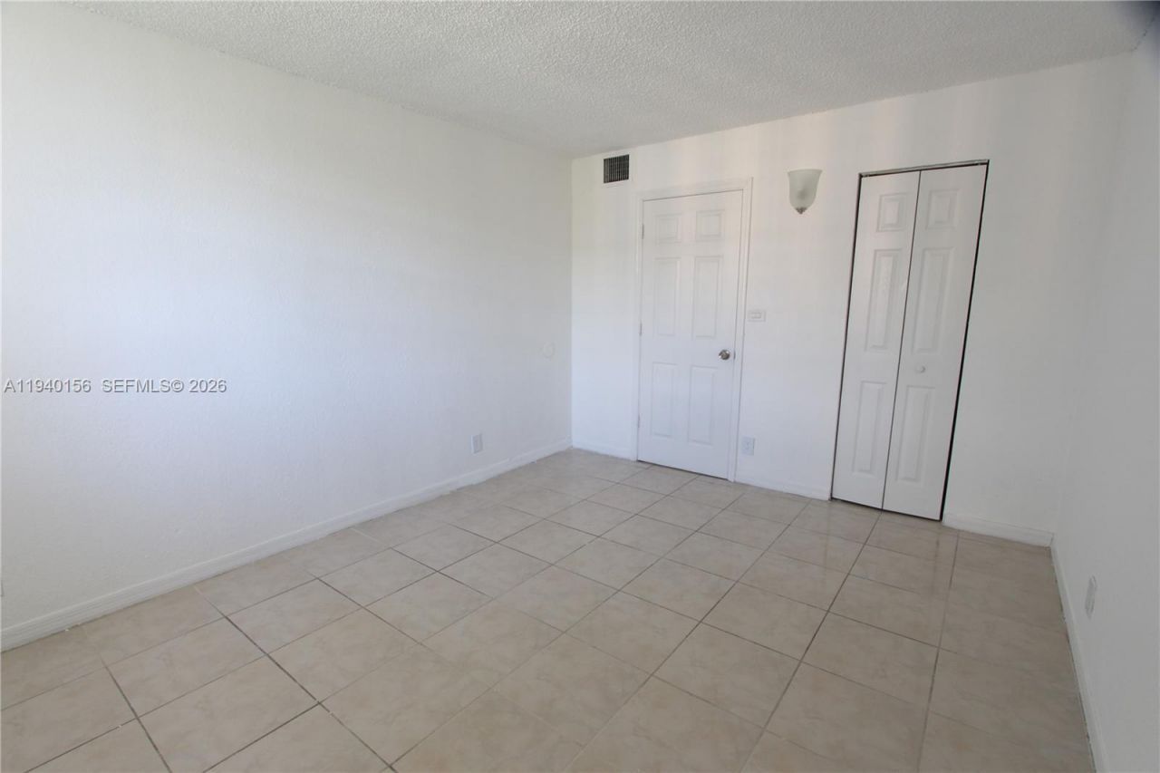 4550 NW 9th St, Unit 611E, Miami, FL 33126 Photo