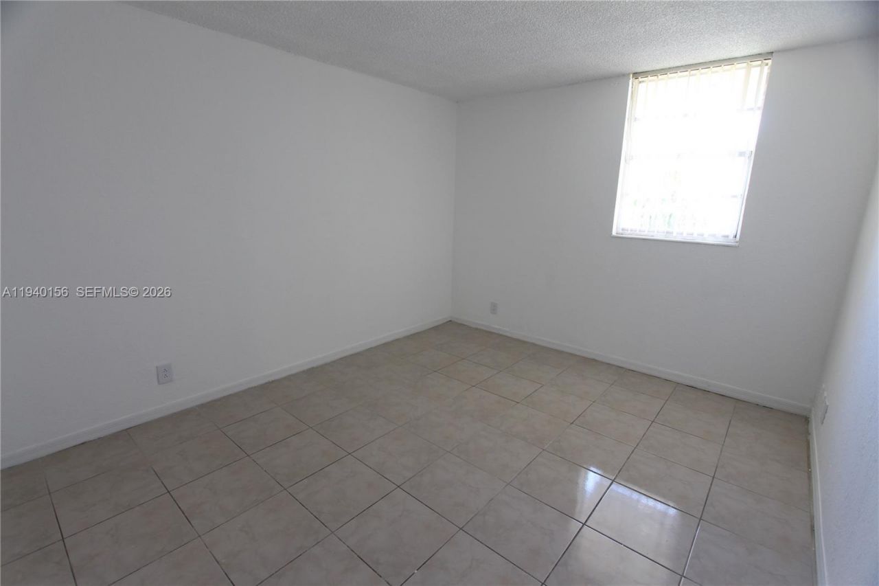 4550 NW 9th St, Unit 611E, Miami, FL 33126 Photo