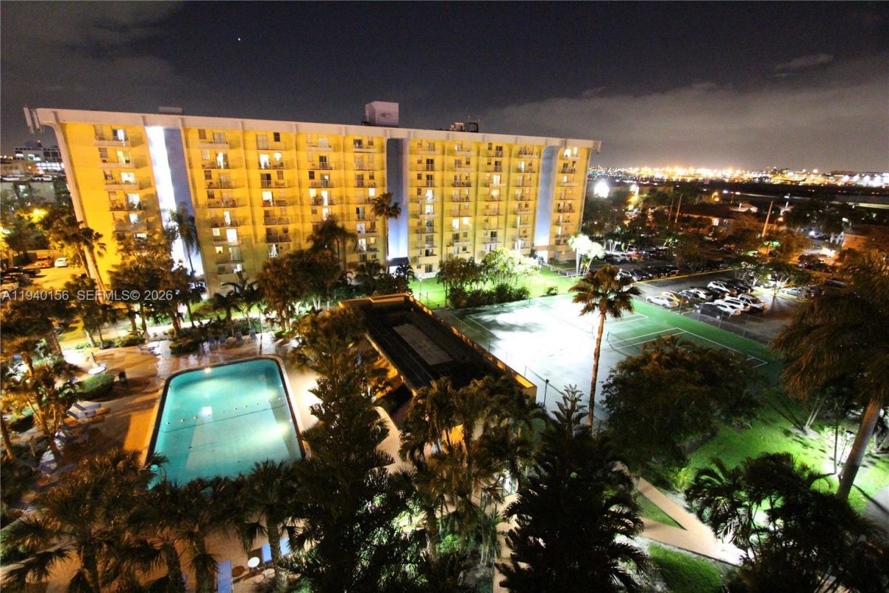 4550 NW 9th St, Unit 611E, Miami, FL 33126 Photo