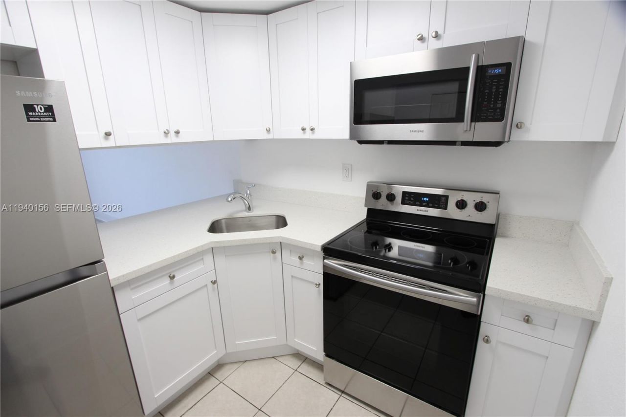 4550 NW 9th St, Unit 611E, Miami, FL 33126 Photo