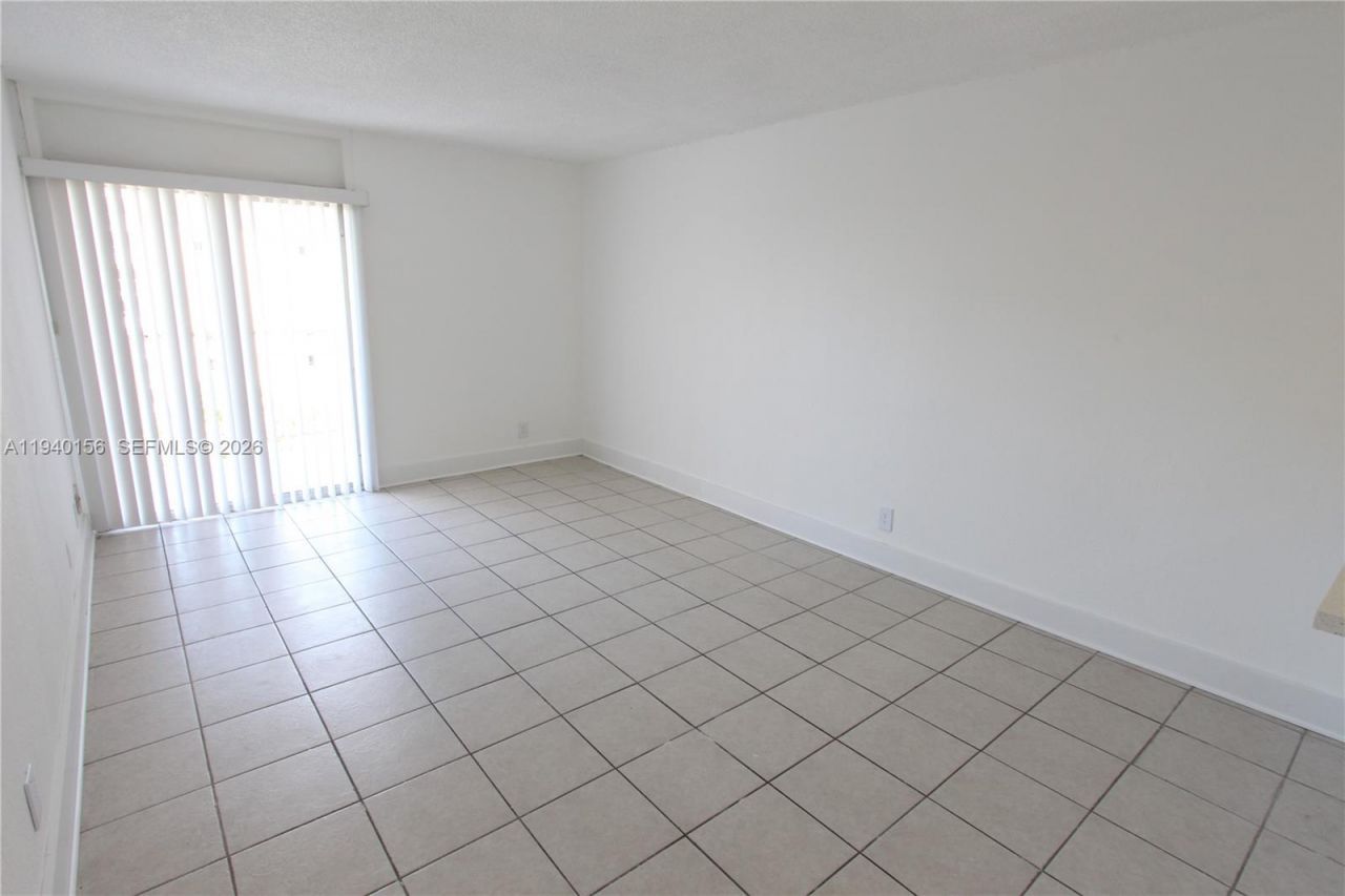 4550 NW 9th St, Unit 611E, Miami, FL 33126 Photo