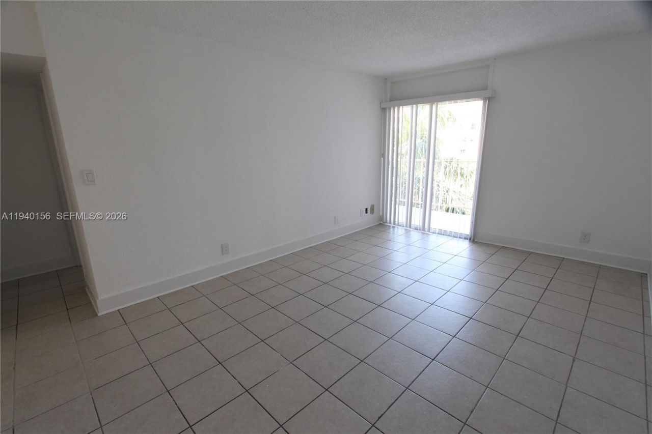 4550 NW 9th St, Unit 611E, Miami, FL 33126 Photo