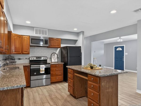 4531 Eisenhauer Rd, San Antonio, TX 78218