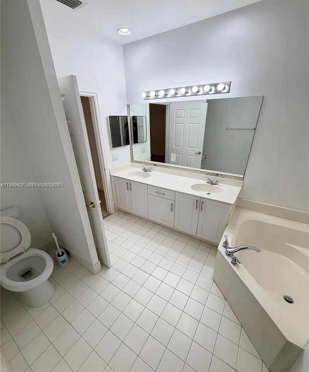 2650 E Aragon Blvd, Unit 2, Sunrise, FL 33313 Photo