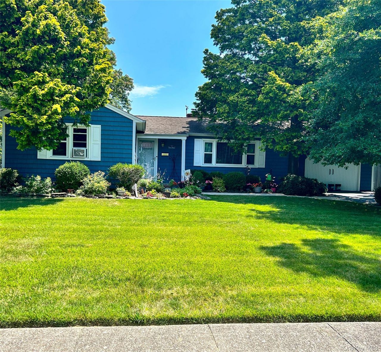 7 Lico Place, Babylon, NY 11702 Main Photo